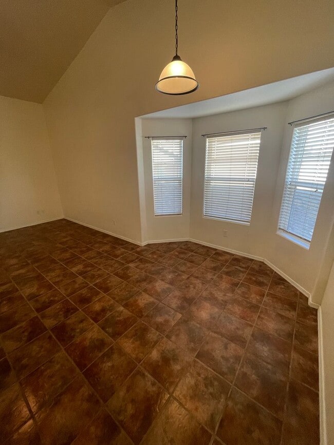 Building Photo - Lovely 4 Bedroom/2 Bath home in Parkhill E...