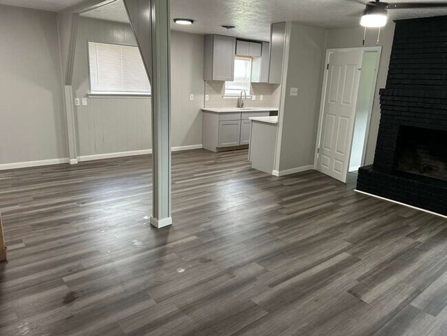 Building Photo - Newly renovated Home Available for Lease