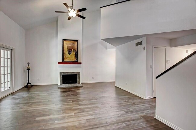 Building Photo - 9400 Doliver Dr