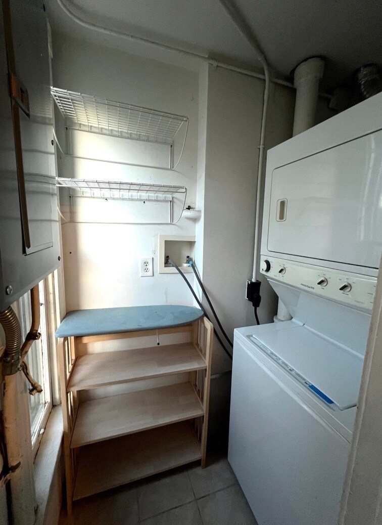 Building Photo - 2522 Howard St NE