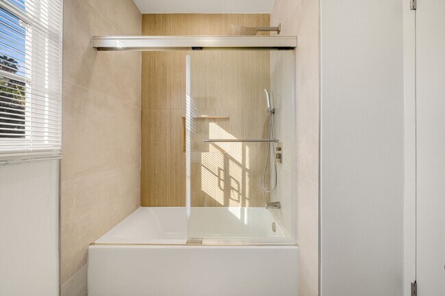 Building Photo - 35-35 Kennebec Ave