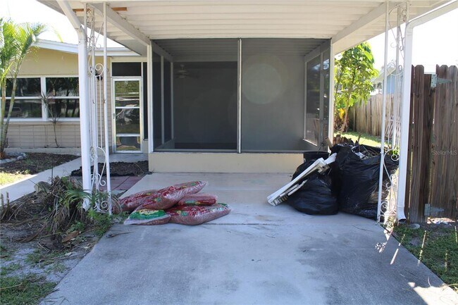 Building Photo - 1591 Havana Dr