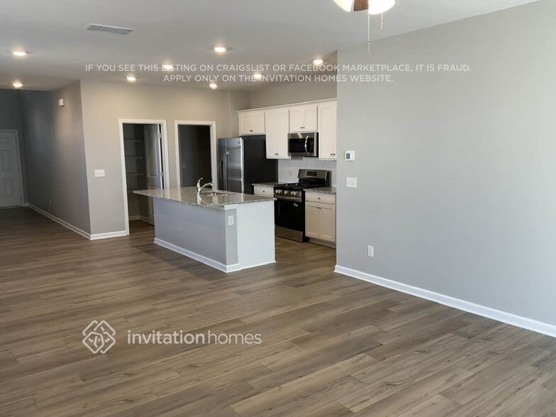 Building Photo - 533 Almere Dr