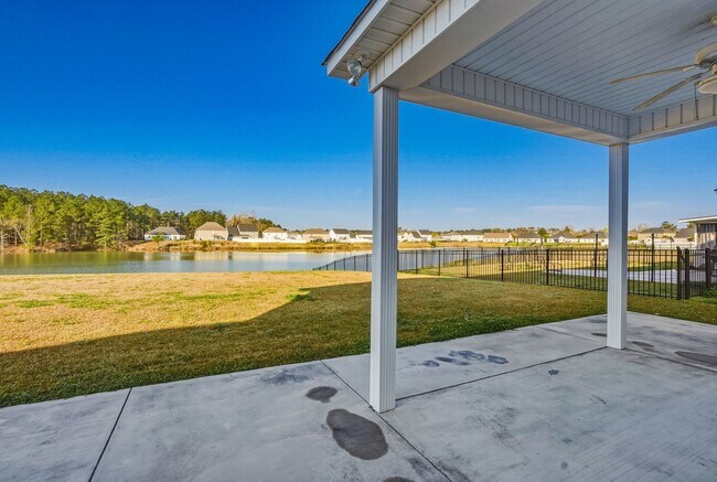 Building Photo - 5 bedroom waterfront property