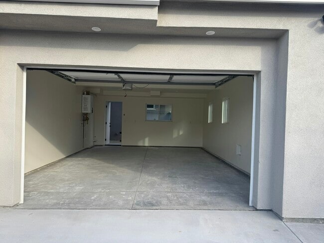 Building Photo - 1809 Lake St