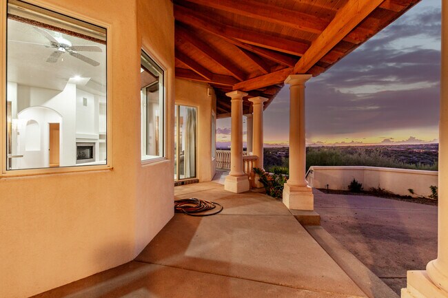 CaCataltalina Foothills 4 bedroom 4 bath Home located in prestigious Canyon Ridge. 270-degree VIEWS! - 4667 N Rocky Crest Plz