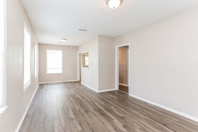 Building Photo - 5360 Colonial Ave