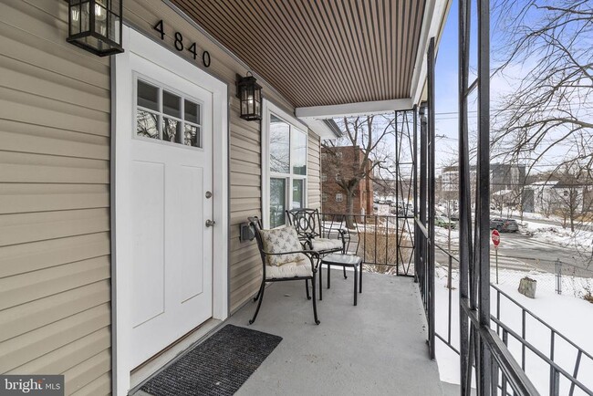 Building Photo - 4840 Hayes St NE