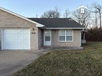 Building Photo - Sabre Circle 497–499 Duplex