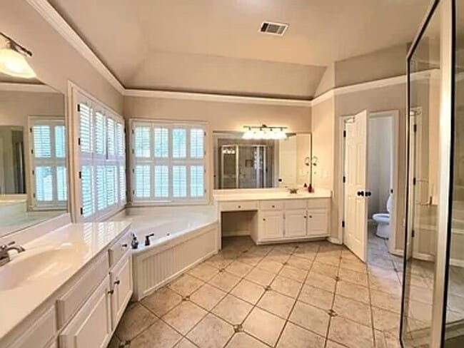 Building Photo - 10795 Cauley Creek Dr