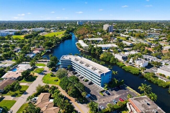 Building Photo - 801 NE 18th Ct