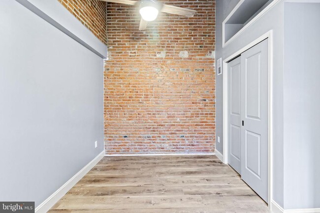 Building Photo - 418 S 15th St