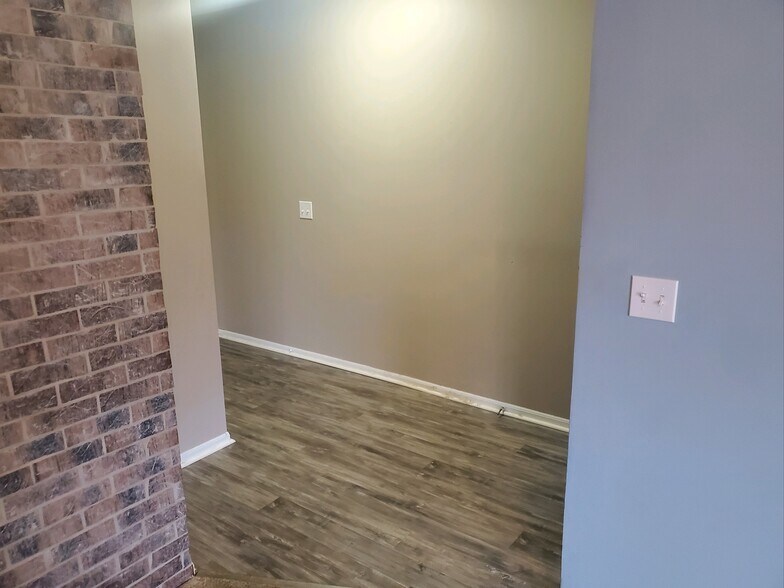 Building Photo - 340 Woodridge Cir