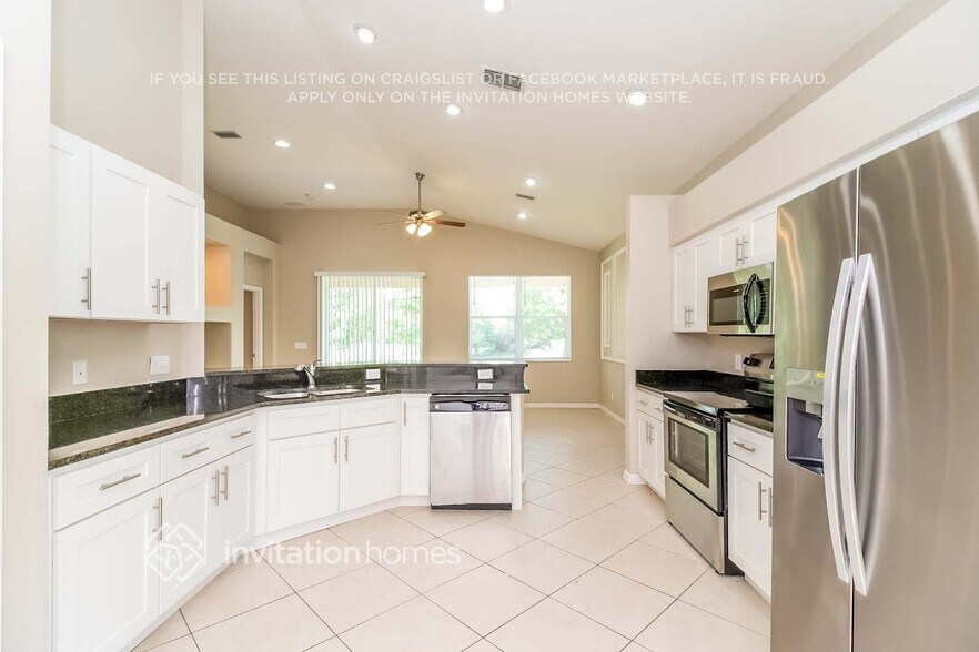 Building Photo - 6006 35th Ln E