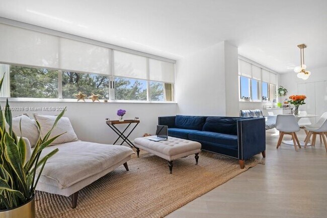 Building Photo - 6422 Collins Ave
