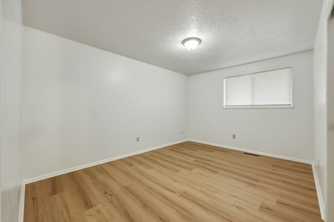 Building Photo - MOVE IN READY NOW! 3 bedrooms, 1.5 baths 1 car garage. Easy JBLM commute! North Thurston School D...