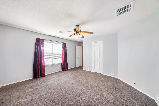 Building Photo - 5706 Baldwin Elm St