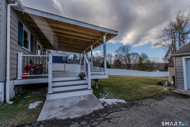 Building Photo - 24 Park Ln W