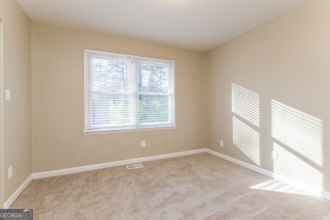 Building Photo - 5082 Womack Ave