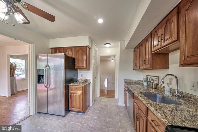 Building Photo - 9516 Bonair Dr