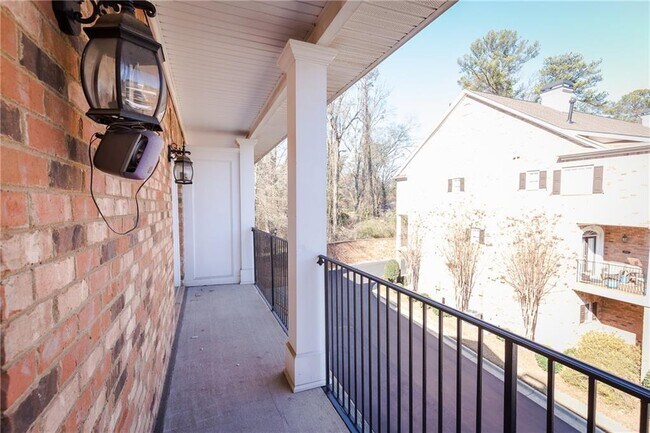 Building Photo - 2556 Oglethorpe Cir NE