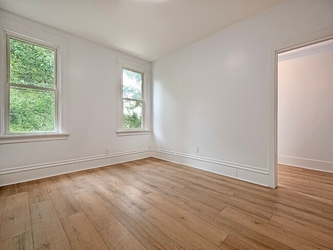 Building Photo - 624 N Sheridan Ave