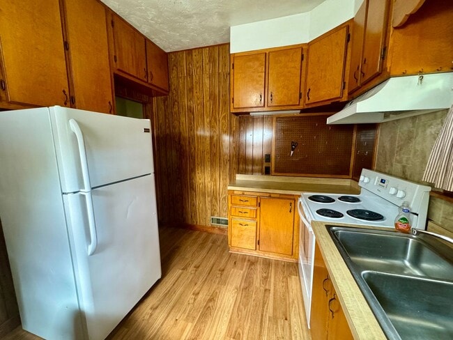 Building Photo - 3+ bed 2 bath house in south central Lincoln.