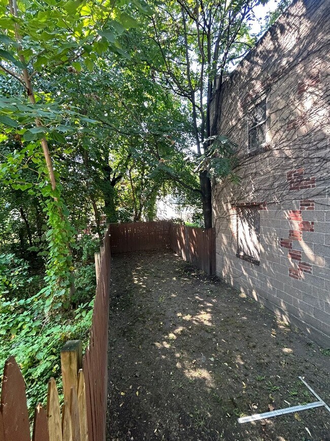 Building Photo - 71 Power St