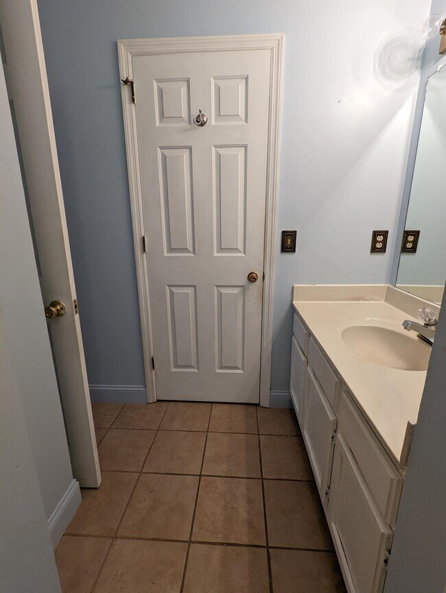 Building Photo - 215 Hickory Forge Dr