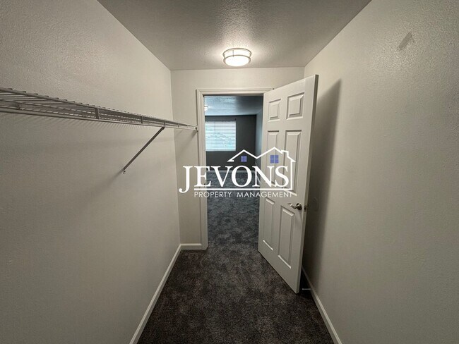 Building Photo - $500 Rent Credit - Charming 4-bedroom home...