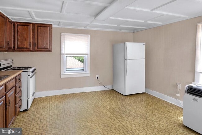 Building Photo - 25 Greenview Ave