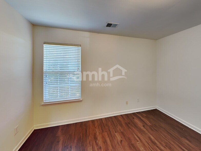 Building Photo - 4996 Amethyst Dr