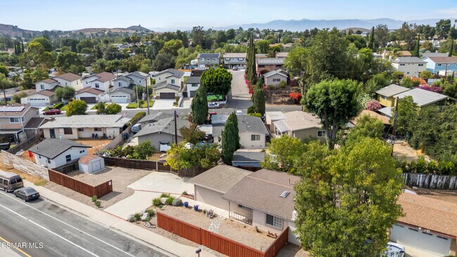Building Photo - 865 W Hillcrest Dr