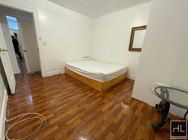 Building Photo - XXL ROOM FOR RENT  NEWKIRK AVENUE PRIME DI...