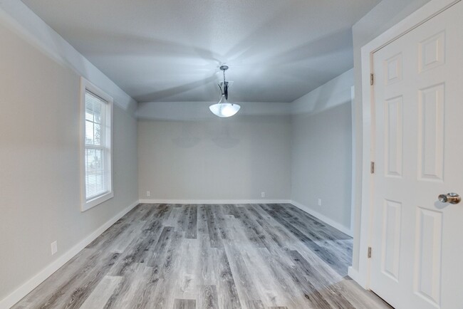 Building Photo - MUST SEE Remodeled Sapulpa Home