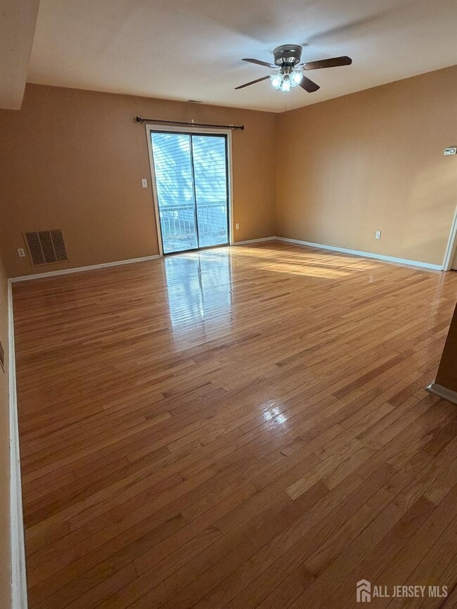 Building Photo - 1202 Woodbridge Commons Way