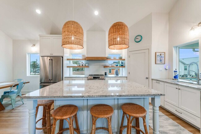 Building Photo - 119 6th St