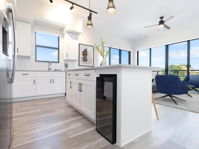 Building Photo - 1301 Alpha St