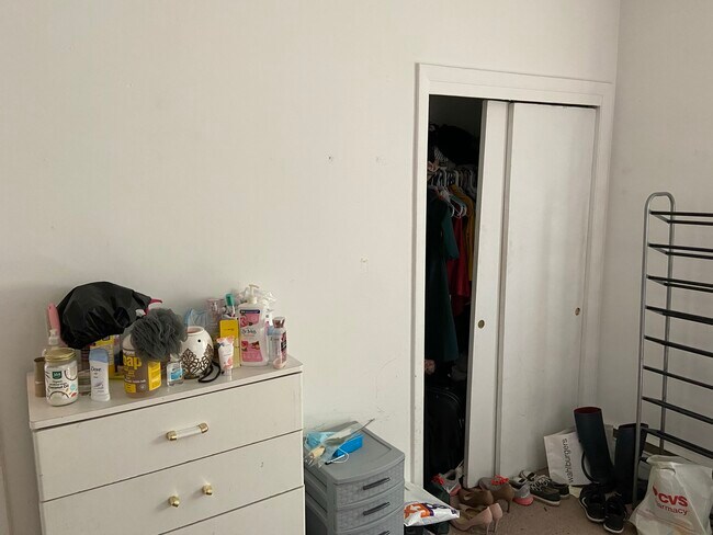 Building Photo - 52 Evergreen St