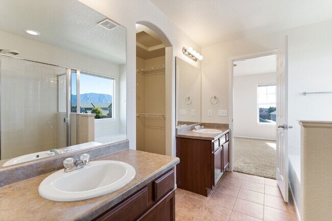 Building Photo - 5105 Hawks Crest Point