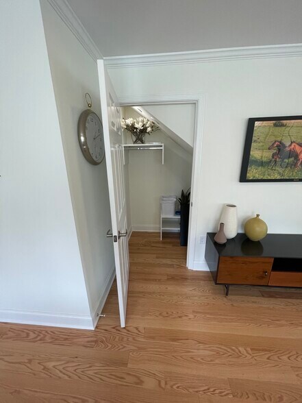 Building Photo - 302 Paine Ct