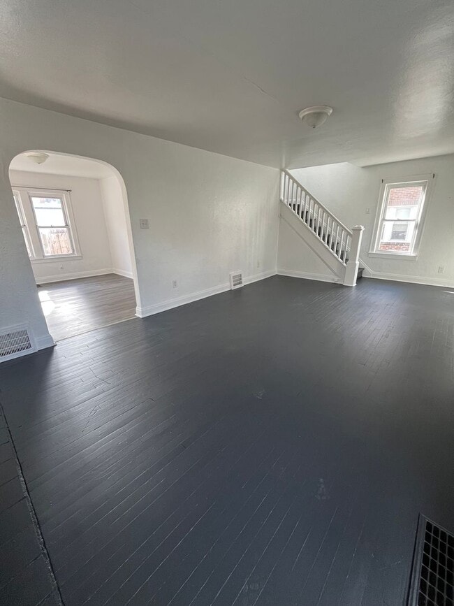 Building Photo - Three Bedroom Single Family House