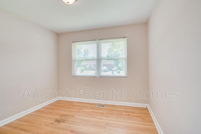 Building Photo - 2004 Shark Dr