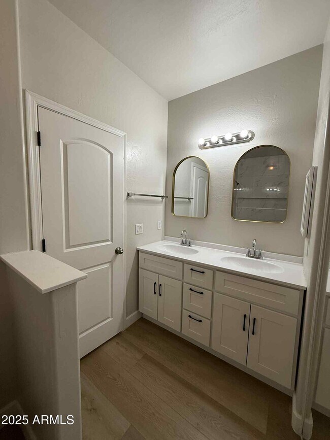 Building Photo - 4522 W Branham Ln