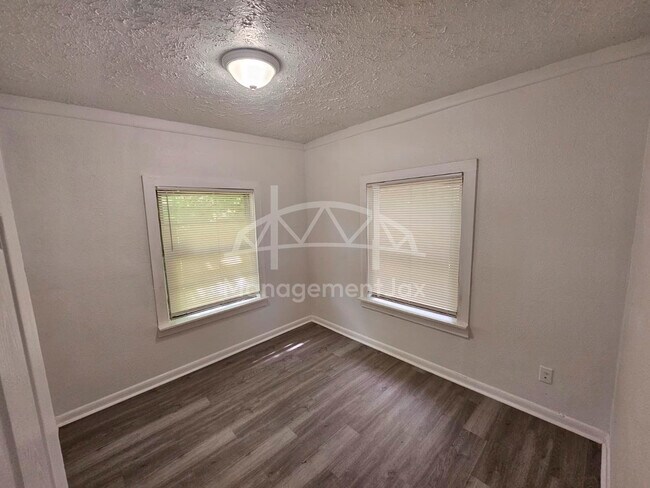 Building Photo - 2210 Pullman Ave