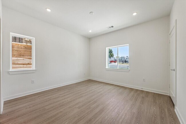 Building Photo - 4802 N Congress Ave