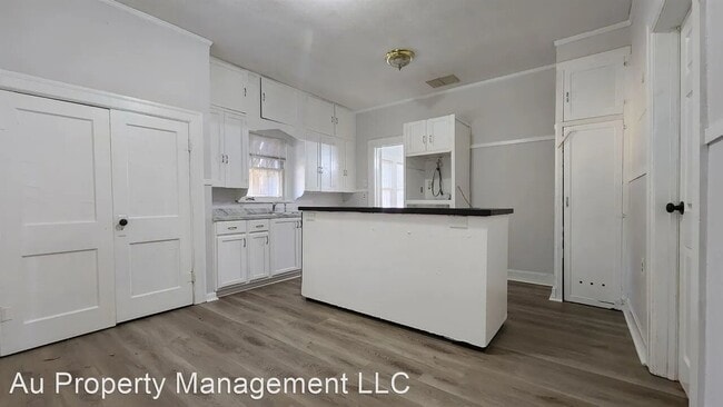 Building Photo - 2108 S Van Buren St