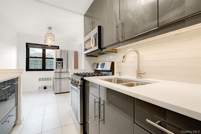 Building Photo - 94-30 60th Ave