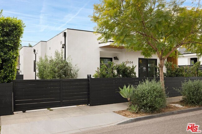 Building Photo - 9004 Dicks St