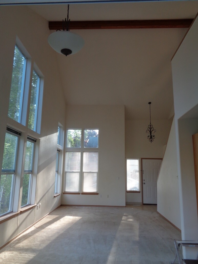 Building Photo - 17604 SW Bany Rd